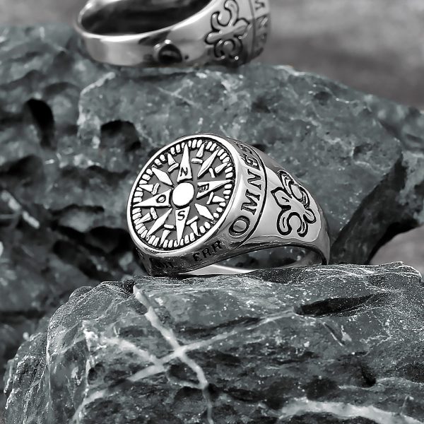 bague gothique compas