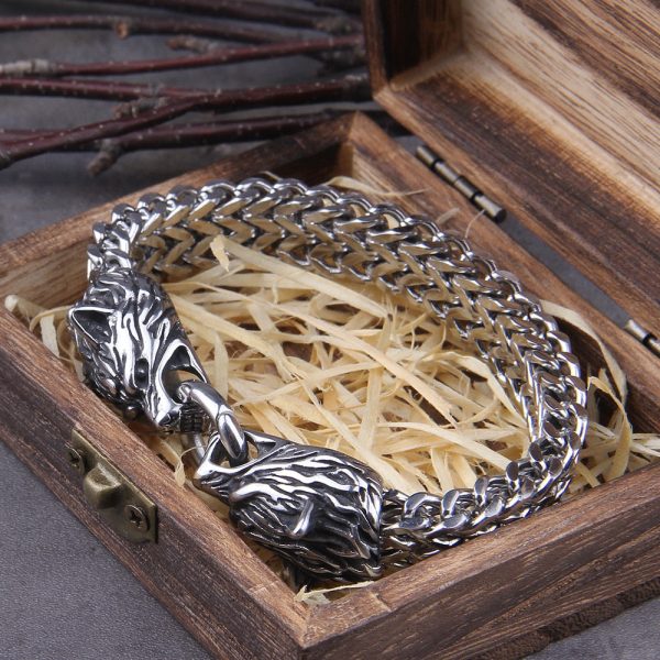 Bracelet Loup pour un look audacieux